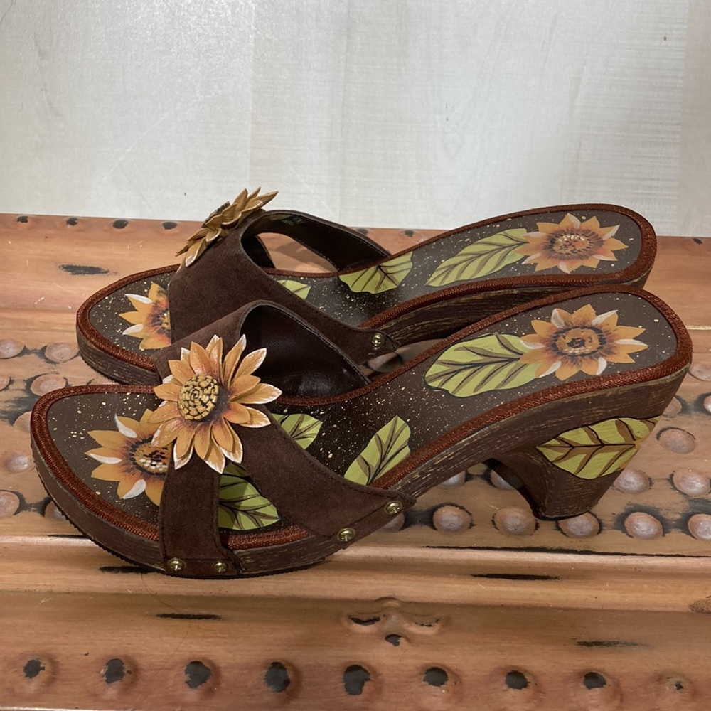 Cottage Core Sunflower Sandals Heels 9 - Picture 8 of 15